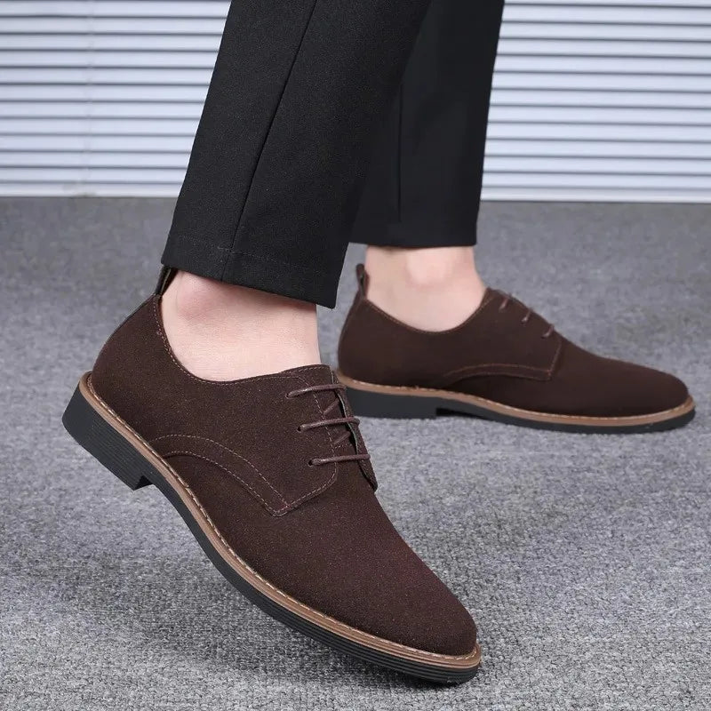Zapatos de hombre estilo nobuk con cordones, zapatos Oxford suaves para hombre, planos 2023, zapatillas deportivas transpirables de color sólido, zapatos deportivos casuales.