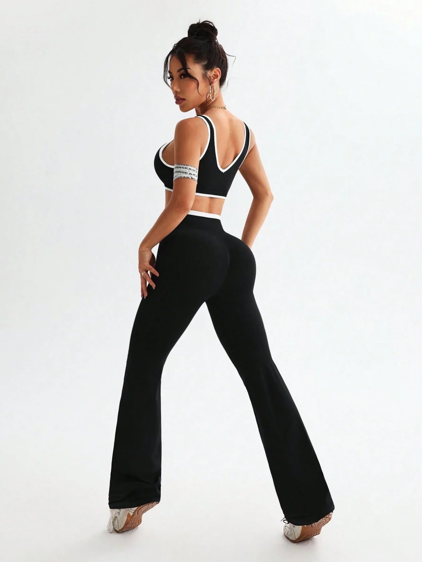 Conjunto deportivo con tirantes anchos y bloqueo de color, conjunto deportivo de una pieza para yoga y fitness con control de abdomen para mujer a prueba de golpes