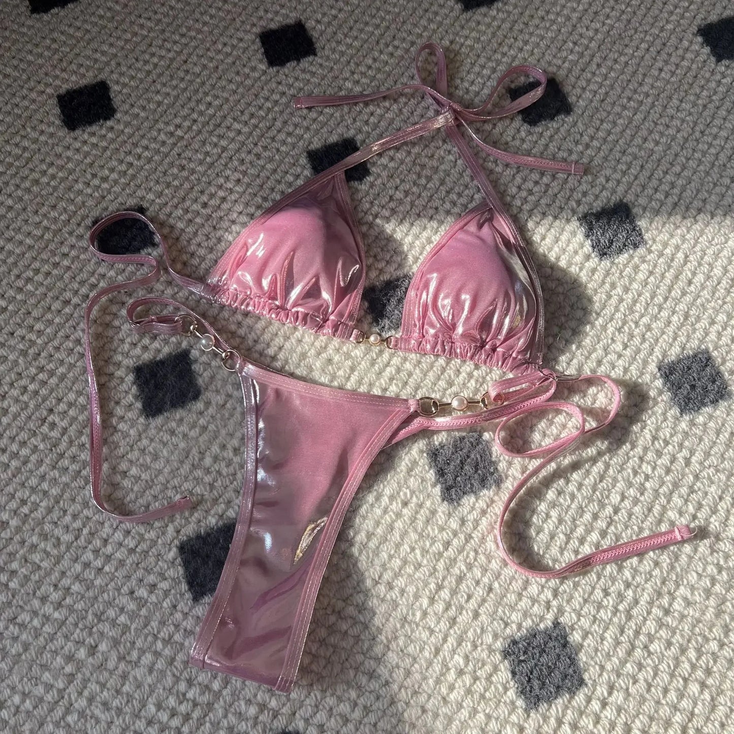 Traje de baño bikini sexy con perlas brillantes, gran oferta de la temporada, nuevo traje de baño cruzado, elegante diseño luminoso, ropa interior femenina atractiva