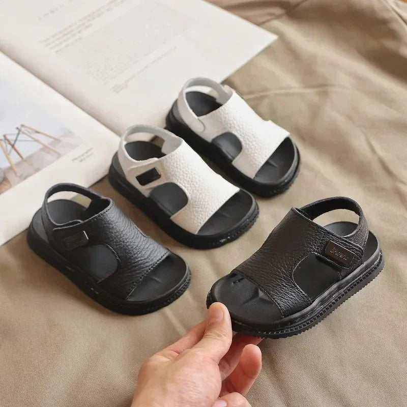 Sandalias de moda para niños, nuevas sandalias de verano para niños medianos y pequeños, suela suave, antideslizantes, con punta abierta, para playa.