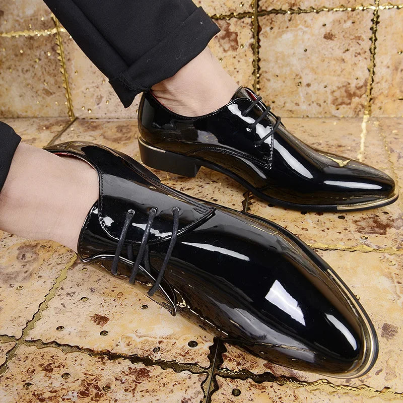 Zapatos de cuero retro puntiagudos para hombre, mocasines informales de charol con cordones, elegantes y de lujo, para eventos sociales.