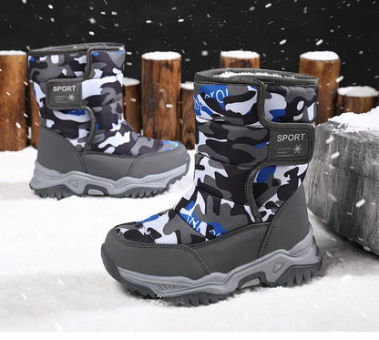 Zapatos de invierno 2025 para niños, de felpa, impermeables, antideslizantes, con suela de goma, botas de nieve cálidas a la moda para exteriores.