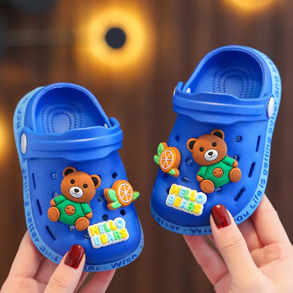 Sandalias de verano para niñas y bebés: zapatillas de interior de suela suave para niños pequeños con dibujos animados, zapatos huecos transpirables para niños.