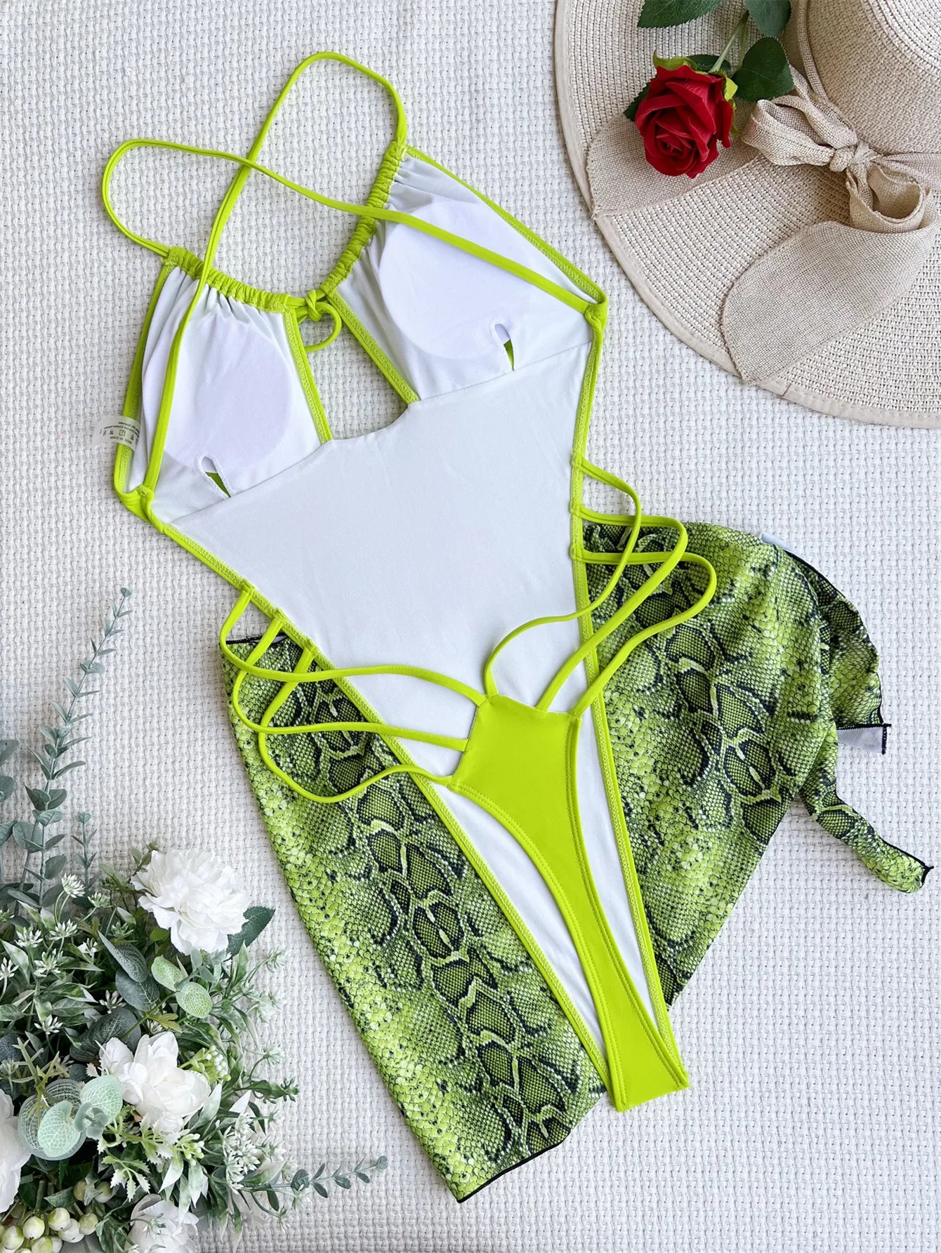 Traje de baño de una pieza tipo tanga, con espalda descubierta y diseño ultra mini, estilo tanga, para mujer. Incluye pareo, corte alto y diseño monokini.