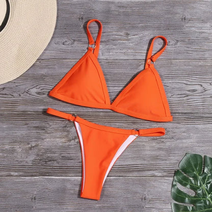 Bikini triangular de color puro, traje de baño separado de metal para mujer, traje de baño de una sola capa de seda color leche, modelo femenino, marca china