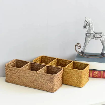 Caja de almacenamiento con división de rejilla de ratán y cesta tejida con tapa para organizar el hogar y decorar.