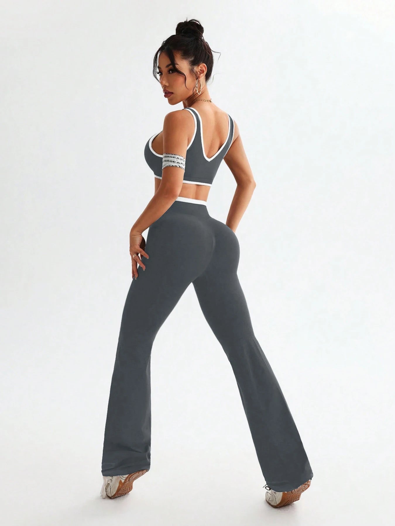 Conjunto deportivo con tirantes anchos y bloqueo de color, conjunto deportivo de una pieza para yoga y fitness con control de abdomen para mujer a prueba de golpes