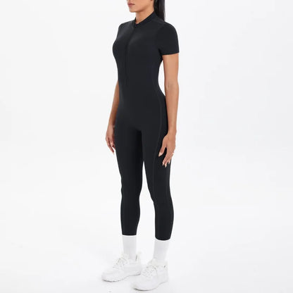 Mono deportivo de yoga sexy con cremallera frontal, espalda descubierta, manga corta, pantalones cortos, ropa deportiva para fitness, correr, gimnasio, yoga y actividades deportivas para mujer.