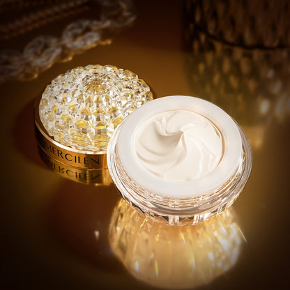 Crema facial de niacinamida y cordyceps para pieles sensibles a la luz. Crema hidratante y nutritiva reafirmante para el rostro. Cuidado facial diario con escualano vegetal.